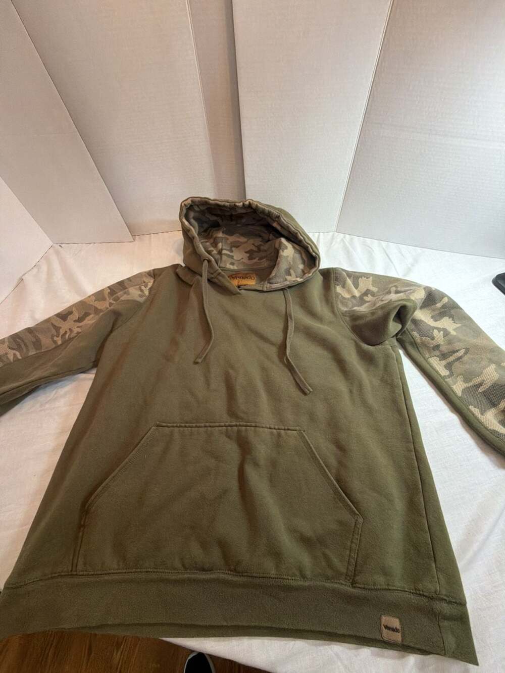 Venado Men's Camo Sleeve Olive Green Fleece Hoodie